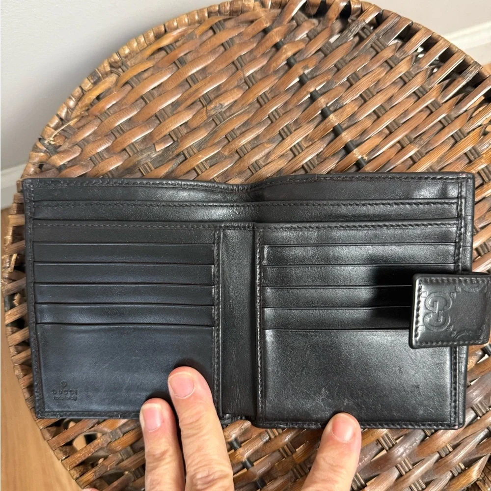 Gucci Black Embossed Wallet - Picture 3 of 4